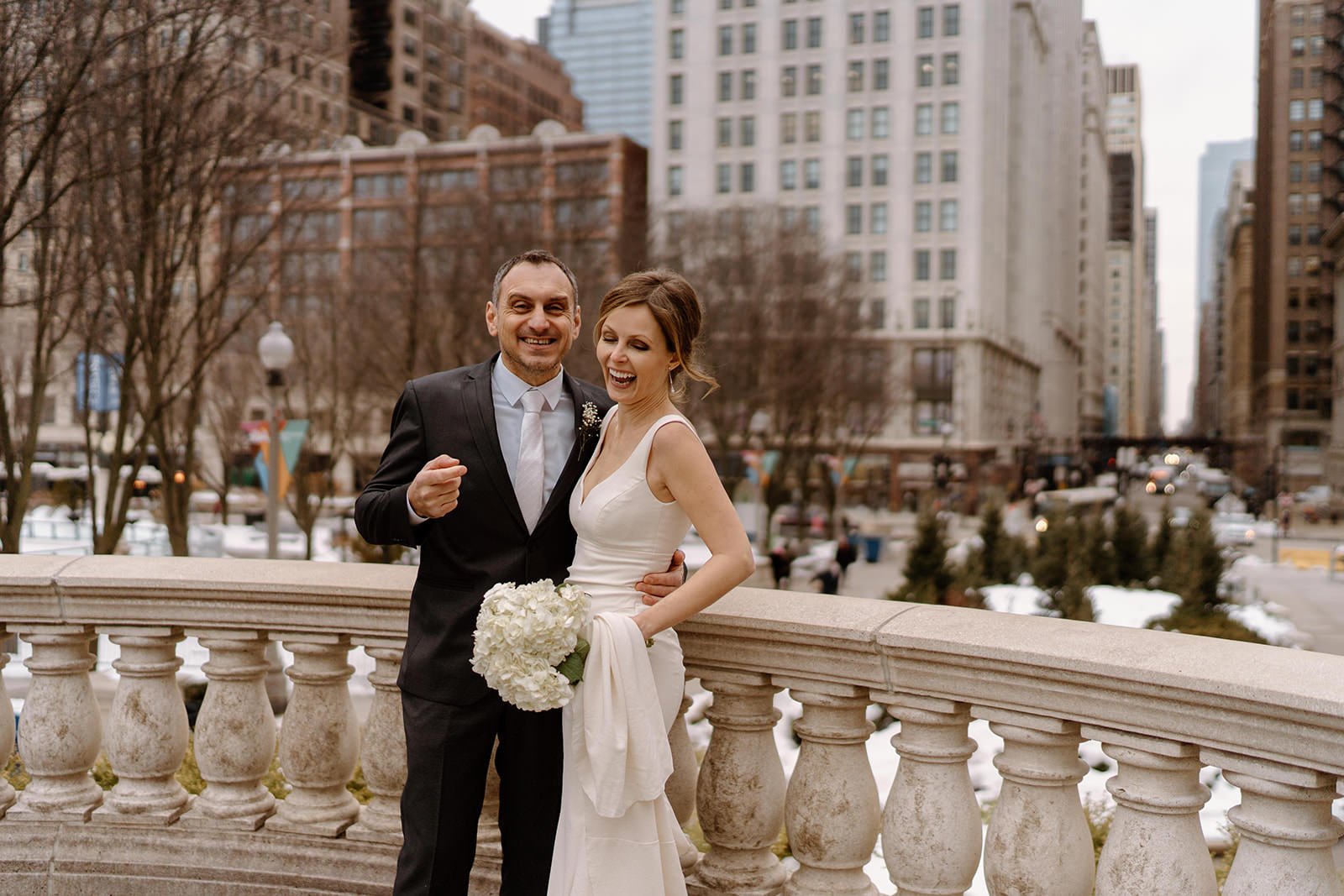 Chicago Couple takes wedding photos at Millennium Park