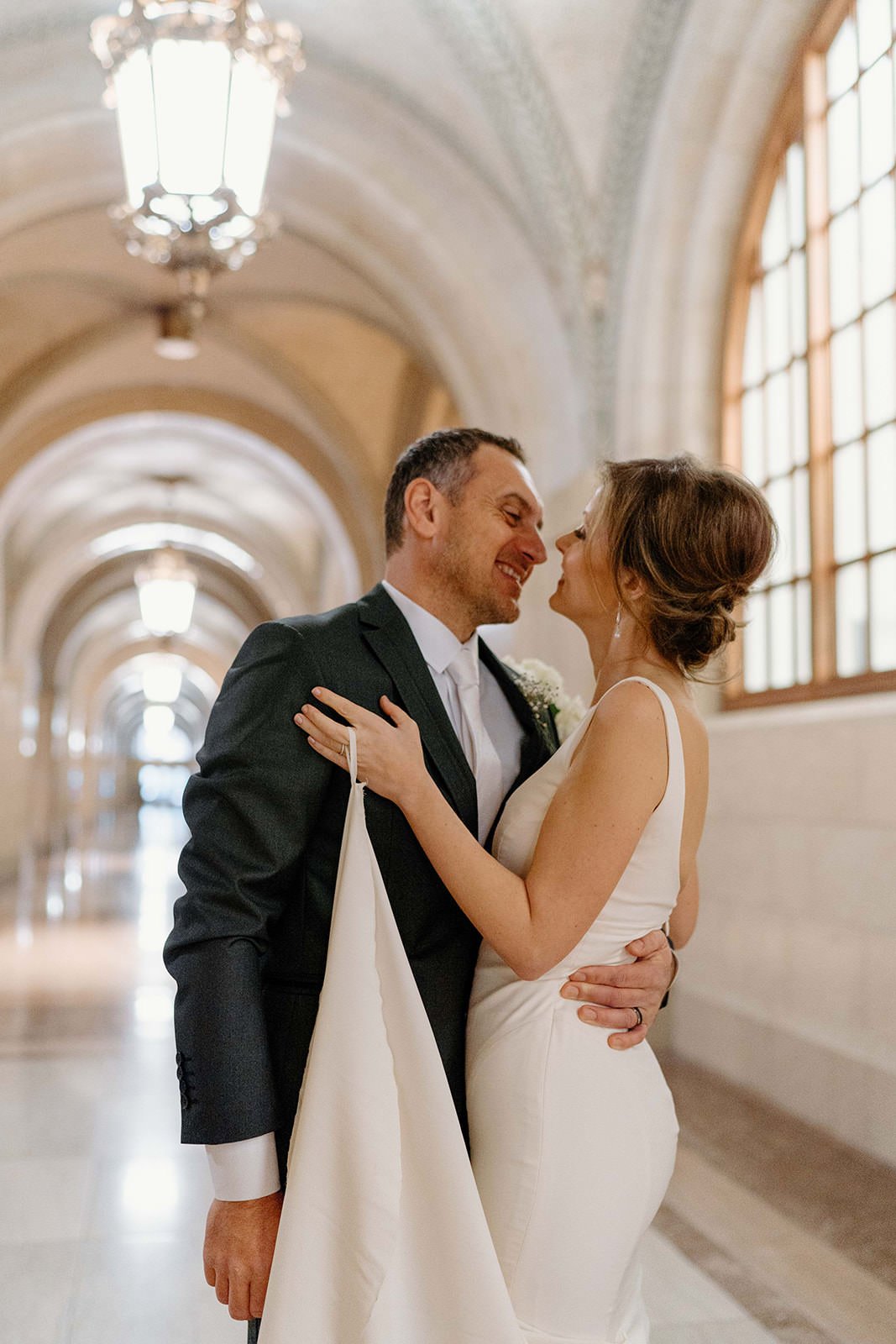 Intimate elopement at the Chicago Court House